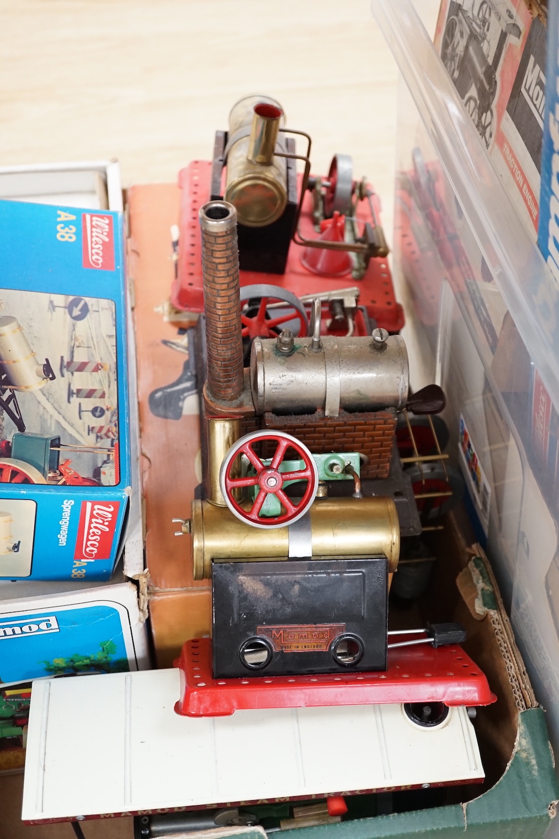Spirit-fired live steam toys including fire escape, Mamod wagon and tractor